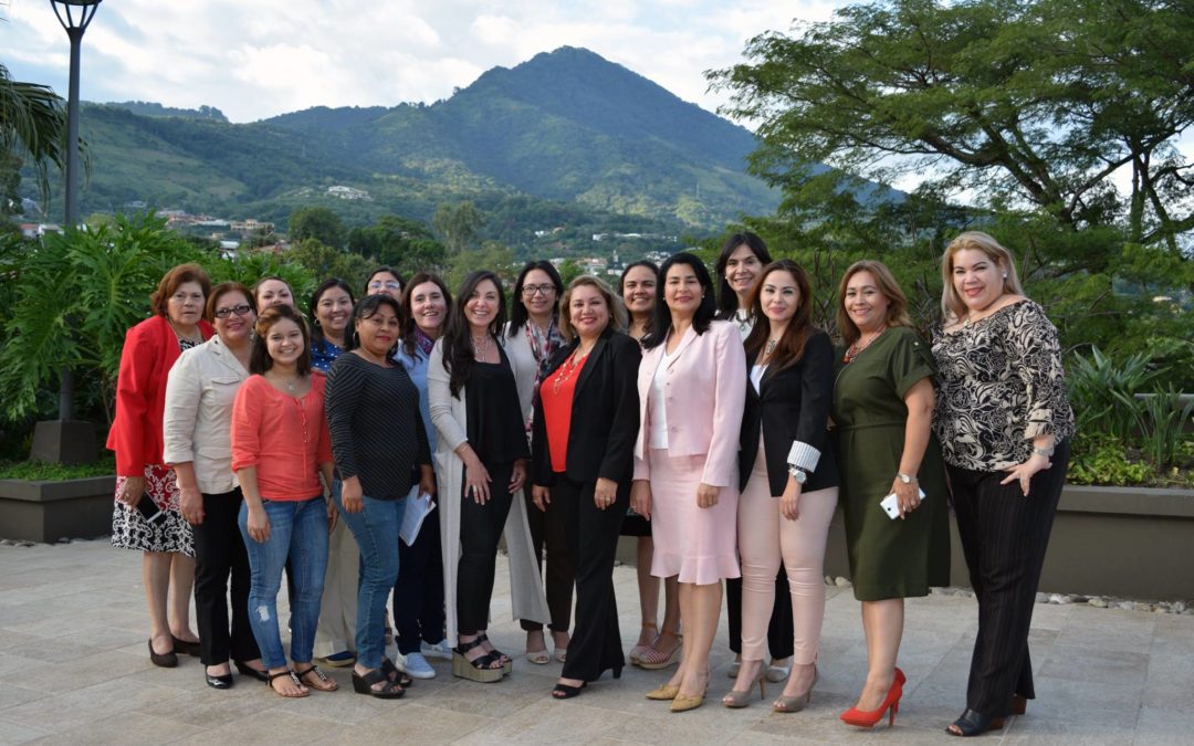 “Capacitación a candidatas para fortalecer su imagen personal y sus habilidades de comunicación”