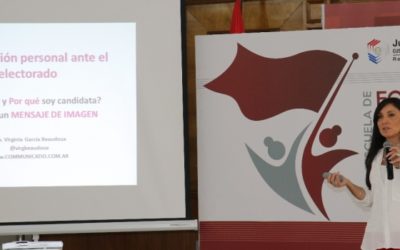 Participantes de la Escuela de Formación Política aprendieron cómo elaborar una campaña de comunicación eficaz