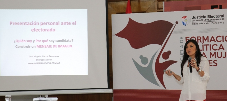 Participantes de la Escuela de Formación Política aprendieron cómo elaborar una campaña de comunicación eficaz