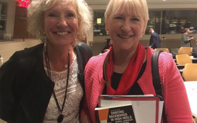 La Ministra de Asuntos Exteriores de Suecia Margot Wallström está leyendo nuestro libro “Dancing Backwards in High Heels. Women Leadership and Power”