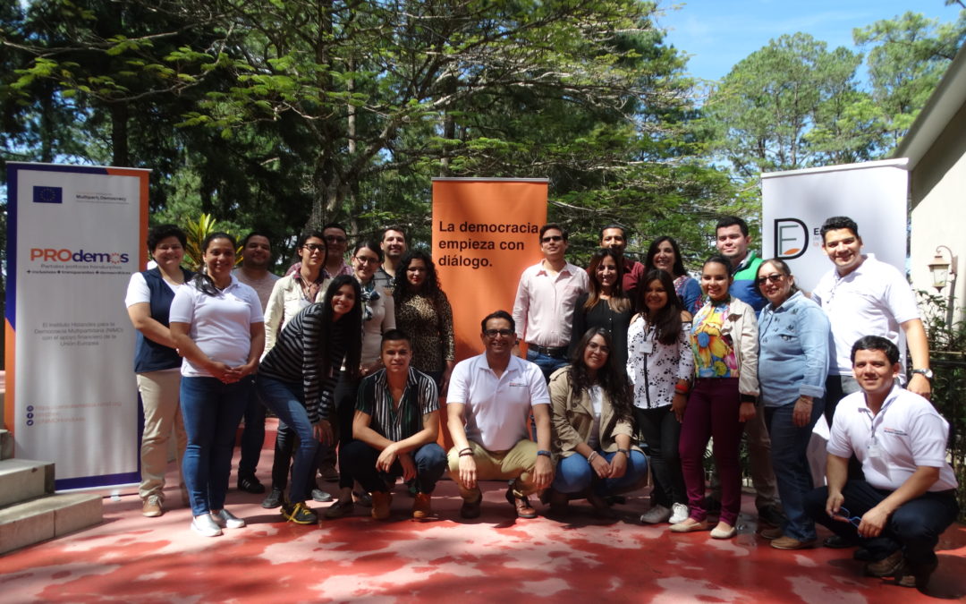 Entrenamiento en comunicación para jóvenes políticos