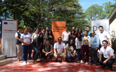 Entrenamiento en comunicación para jóvenes políticos