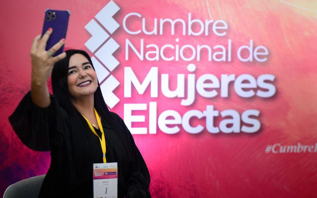 Cumbre Nacional de Mujeres Electas en Colombia
